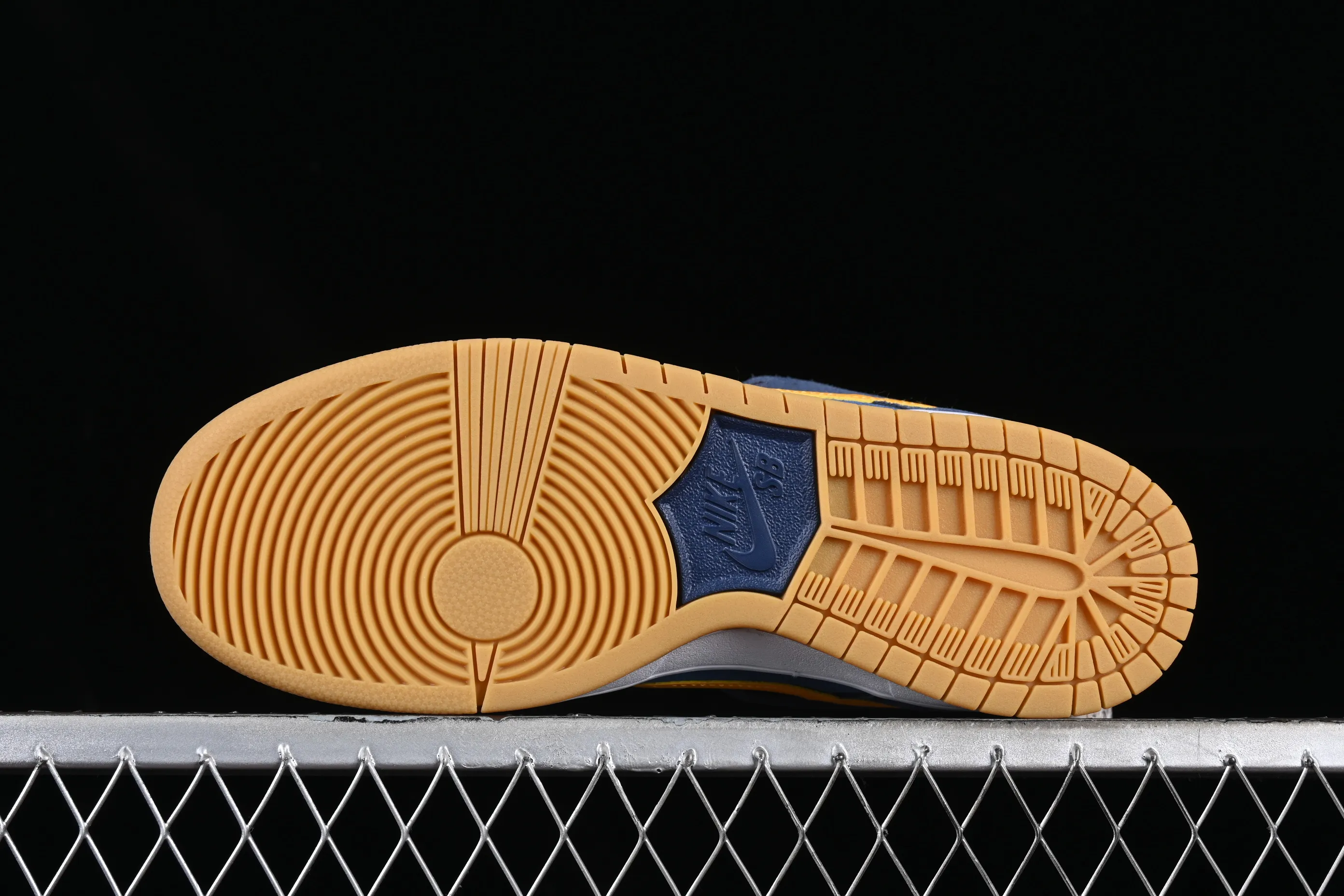 All categories Nk SB Dunk series Nk SB Dunk Low low-top skate shoes J version Nk SB Dunk Low "Barcelona" Barcelona dress color Dunk series retro low-top skate shoes DJ0606-400